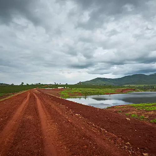 Scenic photo of a dirt road and lake